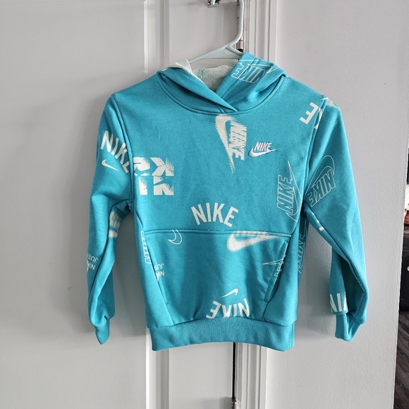 Nike Boys' Sportswear Club Fleece Hoodie - Picture 3 of 5